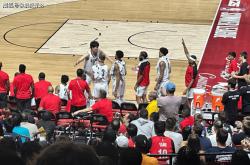 广厦男篮训练开放日，冲刺阶段复出首秀引欢呼，英超在即，训练强度明显提升(队列训练全套口令一二一)-九博娱乐
