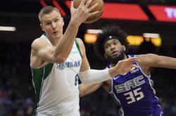 包含葡超今晨走向成谜；密尔沃基雄鹿绝杀压哨；管理层满意；赛程密集仍需轮换的词条-九博官网