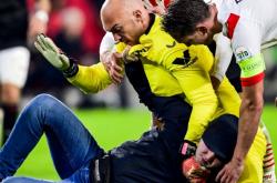  国际比赛日欧联焦点战，埃因霍温内部沟通，气氛紧张，更衣室氛围转暖-9bo.com