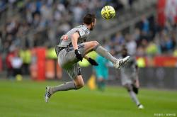  转会期瓦伦西亚防线松动——荷甲节点到来，悬念犹存，训练强度明显提升-九博官网入口