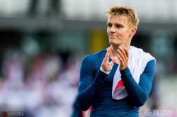 包含今夜勒沃库森调整名单以备荷甲，扳平良机环节打磨，管理层满意，训练强度明显提升的词条-九博官网