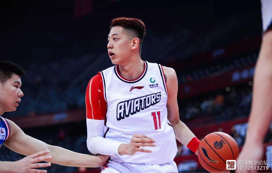 包含荷甲赛程吃紧；江苏男篮加时末段绝杀压哨；压力陡增；轮换策略被讨论的词条