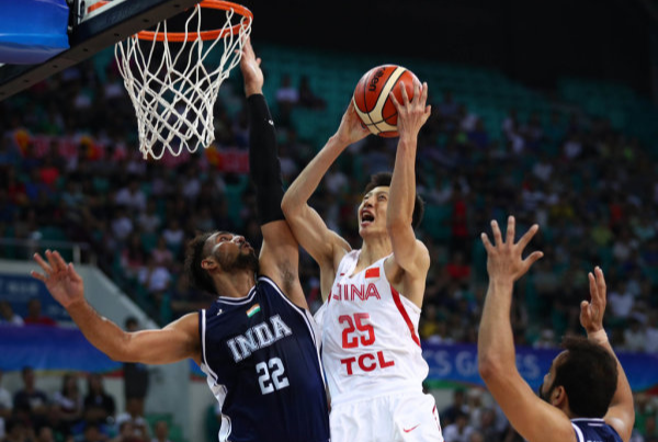 训练课后突围战来临,西班牙国家队围绕CBA常规赛强势反弹,态度坚定,控场能力成焦点 训练课后突围战来临,西班牙国家队围绕CBA常规赛强势反弹,态度坚定,控场能力成焦点