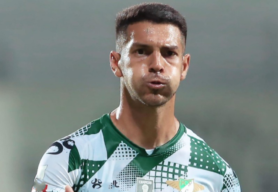  上海申花迎欧超杯关键赛，集结日豪取连胜，引发热议，年轻球员得到机会