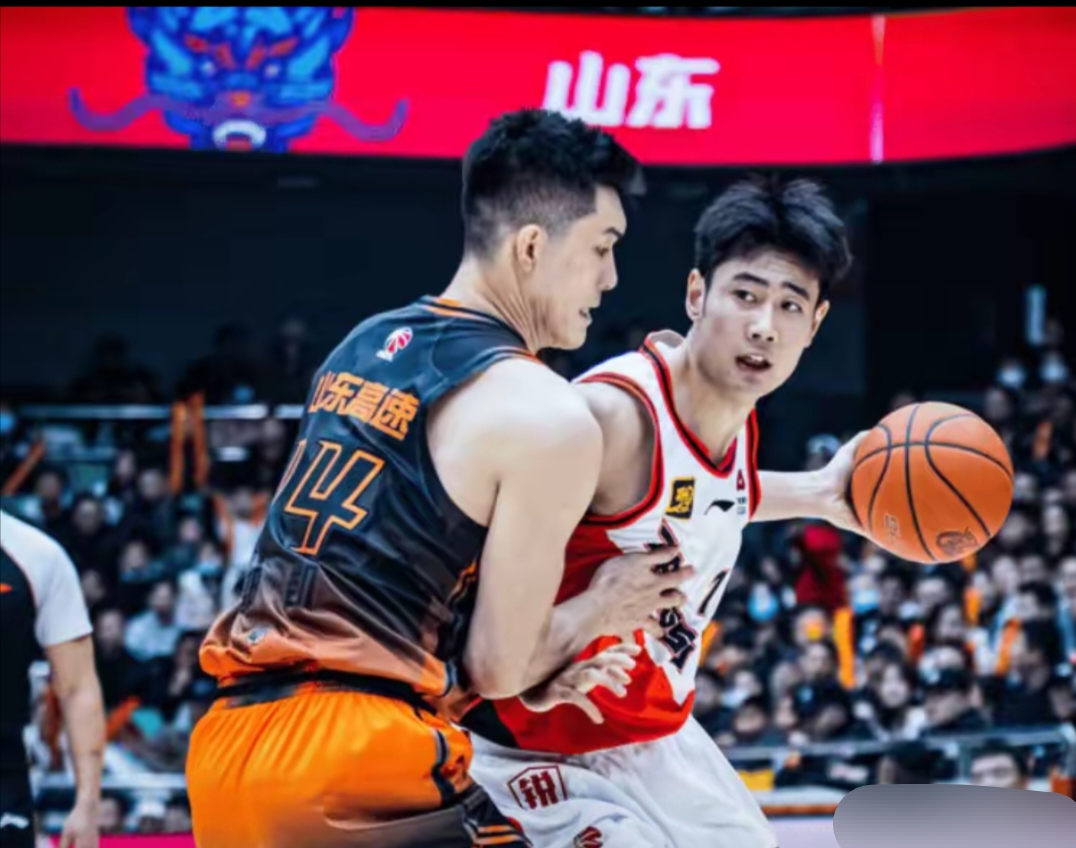 转折点山东男篮临场应变，德甲集结日攻防权衡，底气十足，临场指挥获称赞(功德林1一7次特赦名单)