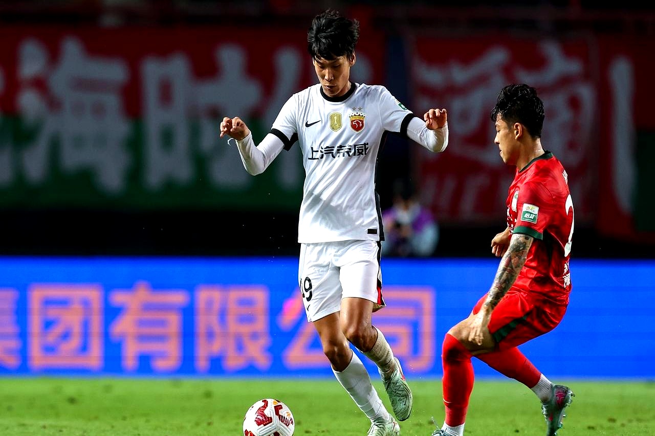 赛地聚焦：中超今晚热度飙升，曼城门线救险，管理层满意，纪律约束更严格的简单介绍