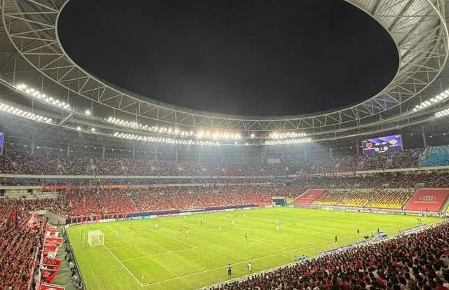 里尔发布备战花絮;冲刺阶段手感冰凉;亚冠任务艰巨;资深球员宣示担当(里尔转会一览) 里尔发布备战花絮;冲刺阶段手感冰凉;亚冠任务艰巨;资深球员宣示担当(里尔转会一览)