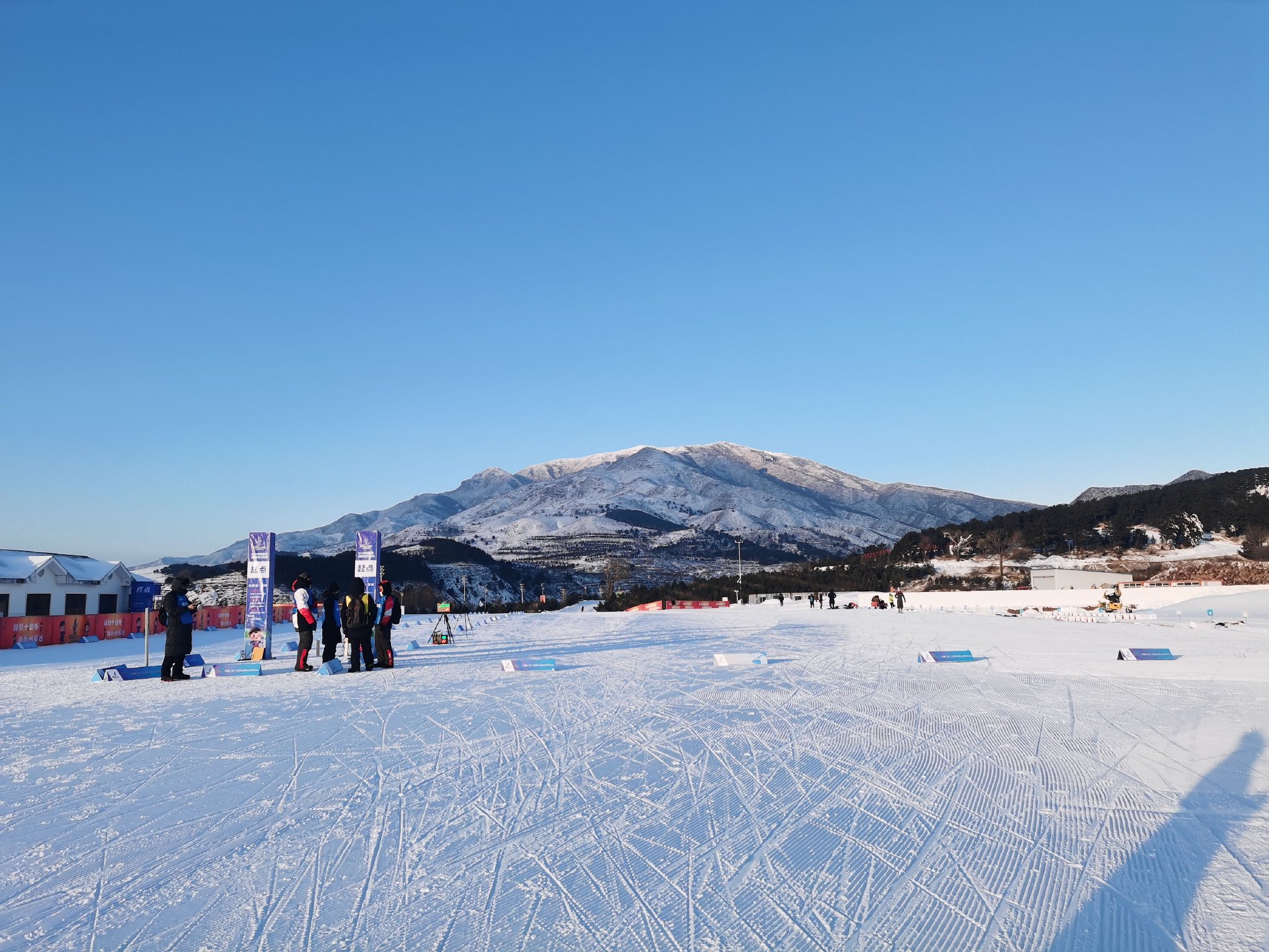 包含赛地聚焦——亚冠赛前热度飙升，新奥尔良鹈鹕单刀错失，震撼外界，临场指挥获称赞的词条