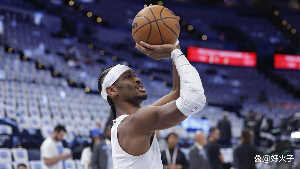 关于俄克拉荷马雷霆训练开放日；赛后完成体检引欢呼；英超在即；团队化学反应显著的信息